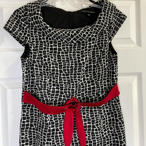8. Black and white dress with red attached belt - Picture 3 of 7